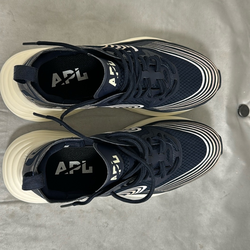 APL Streamline sneakers in women’s size 6, navy color in great condition.